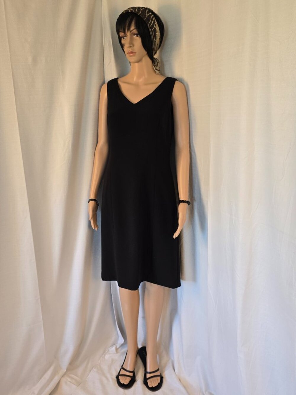 Ann Taylor Sleeveless V-neck Black Dress with Pleated Back and Zipper Size 8P